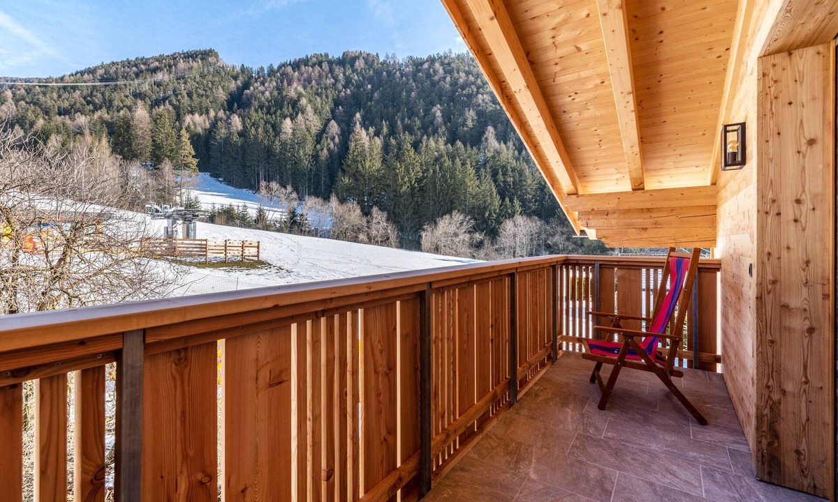 Luson Apartment | Holiday Apartment "Balbeinhof Apt Gams" with Mountain View, Balcony & Wi-Fi