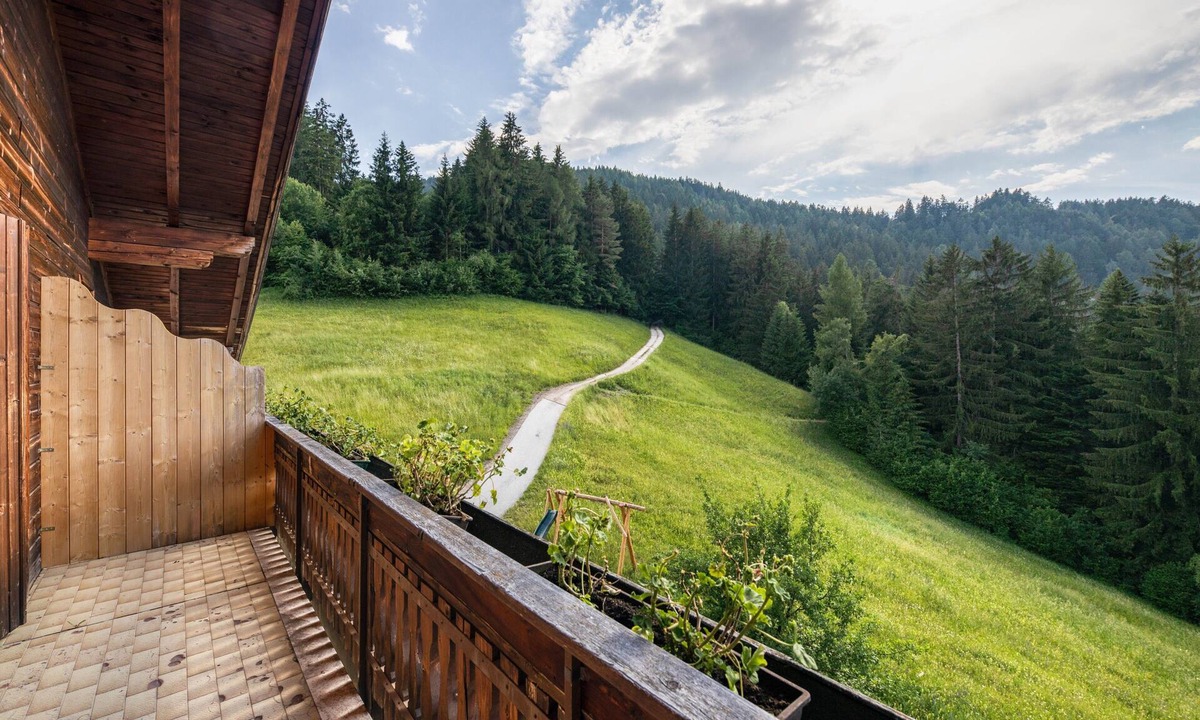 Cornedo All'isarco Apartment | Holiday Apartment "Grödnerhof - Almöhi" Mountain View, Wi-Fi, Garden & Balcony