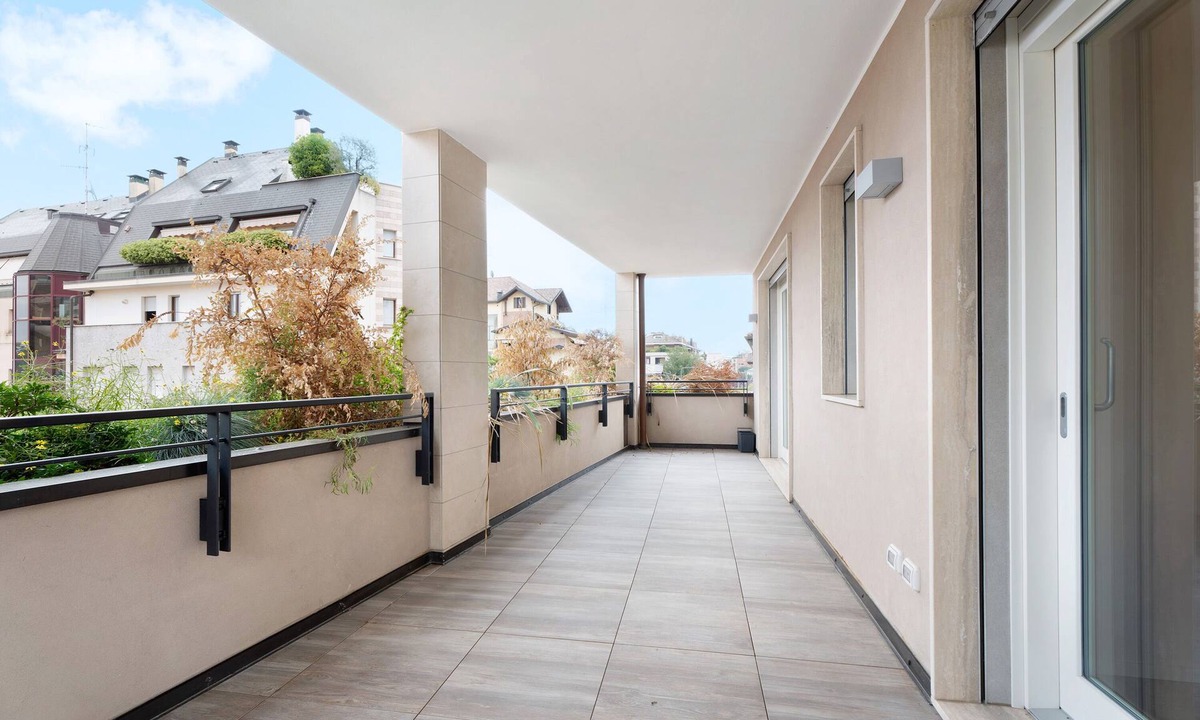 Busto Arsizio Apartment | Holiday Apartment "G E P 1" with Private Terrace & Wi-Fi