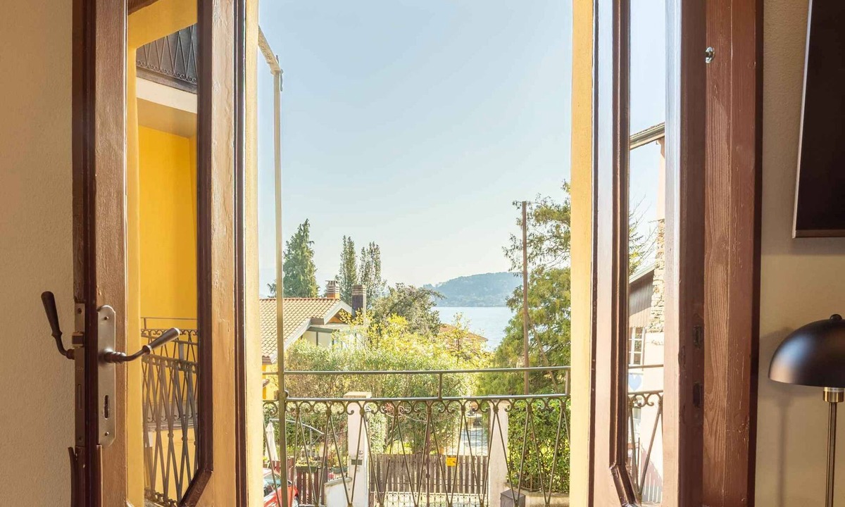 Meina Apartment | Holiday apartment with air conditioning and balcony