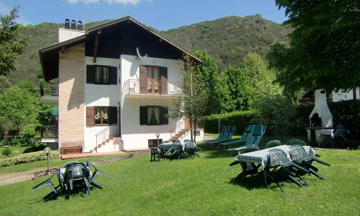 Val Maria-Pur Apartment | Holiday apartment with community garden