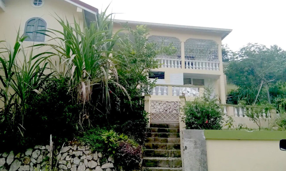 Epworth House | Holiday Hideaway- Ocho Rios