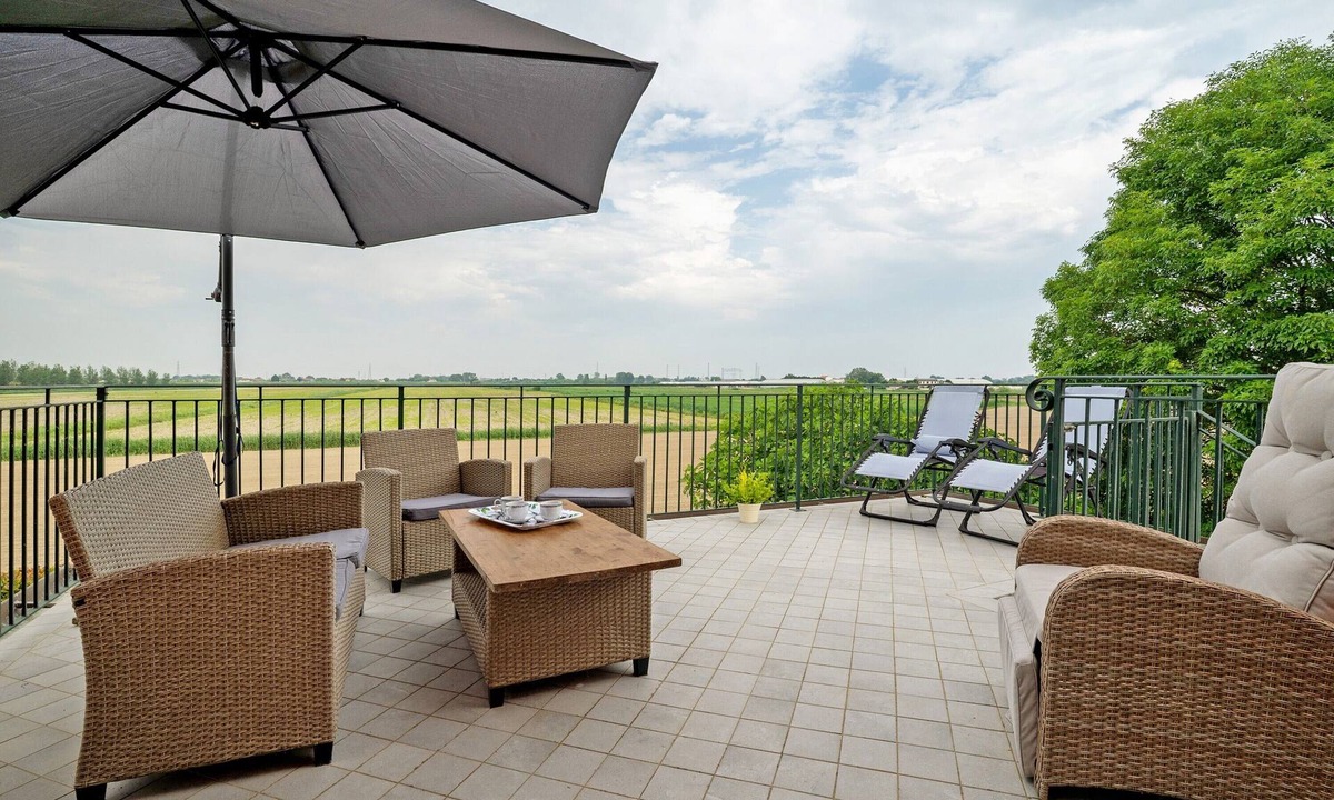 Chioggia House | Holiday Home 'Cozy Country Loft Oleandro' with Private Terrace, Wi-Fi and Air Conditioning
