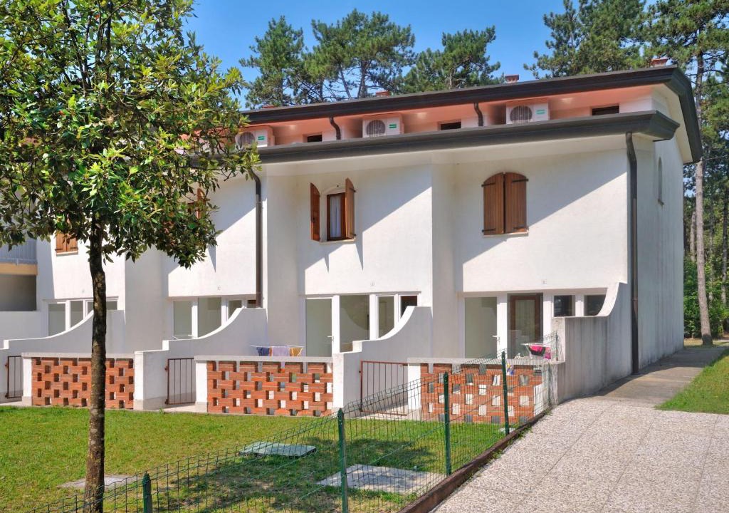 Bibione Lido del Sole House | Holiday Home Villaggio Delfino-1 by Interhome