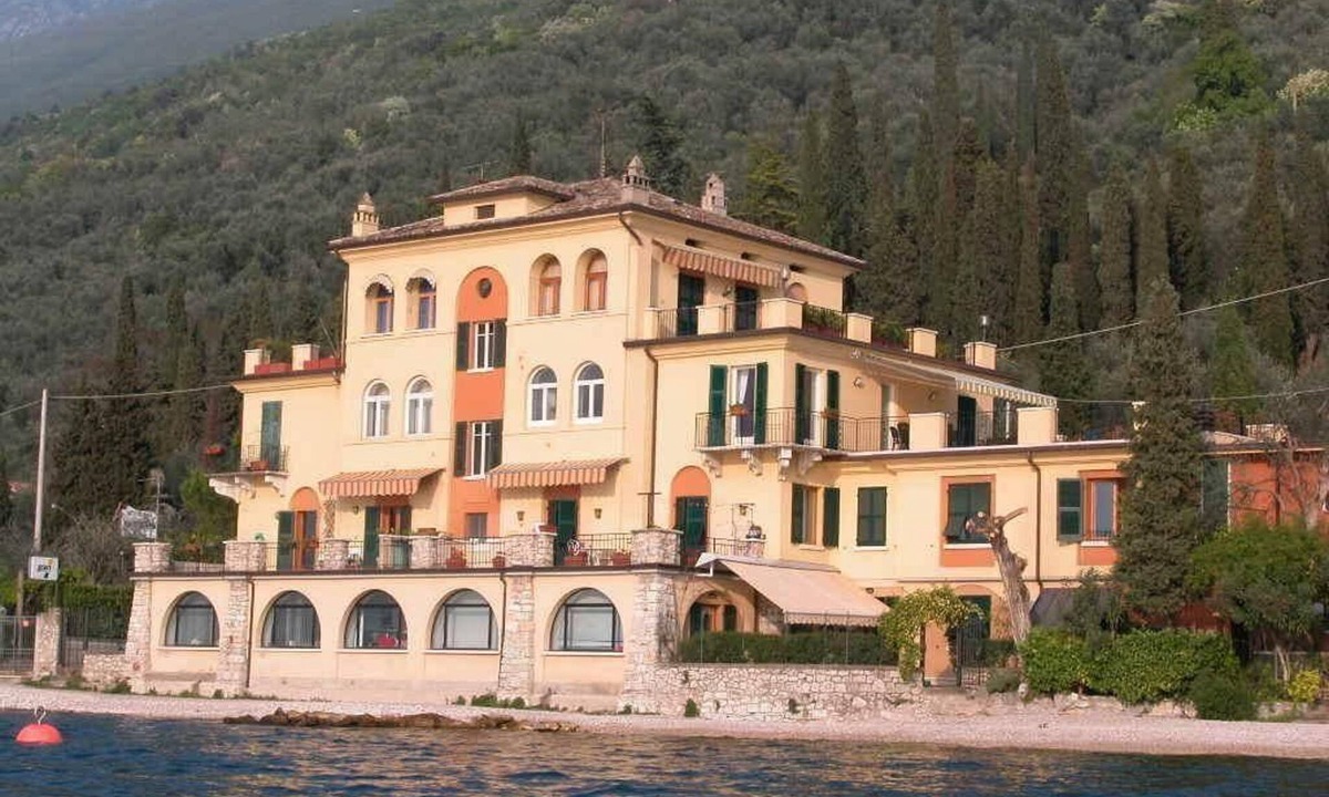 Brenzone sul Garda Apartment | Holiday apartment Castelletto di Brenzone for 1 - 6 persons with 2 bedrooms - Holiday apartment