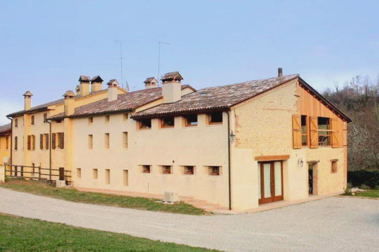 Asolo Apartment | Homely Farmhouse in Pagnano Italy near Forest