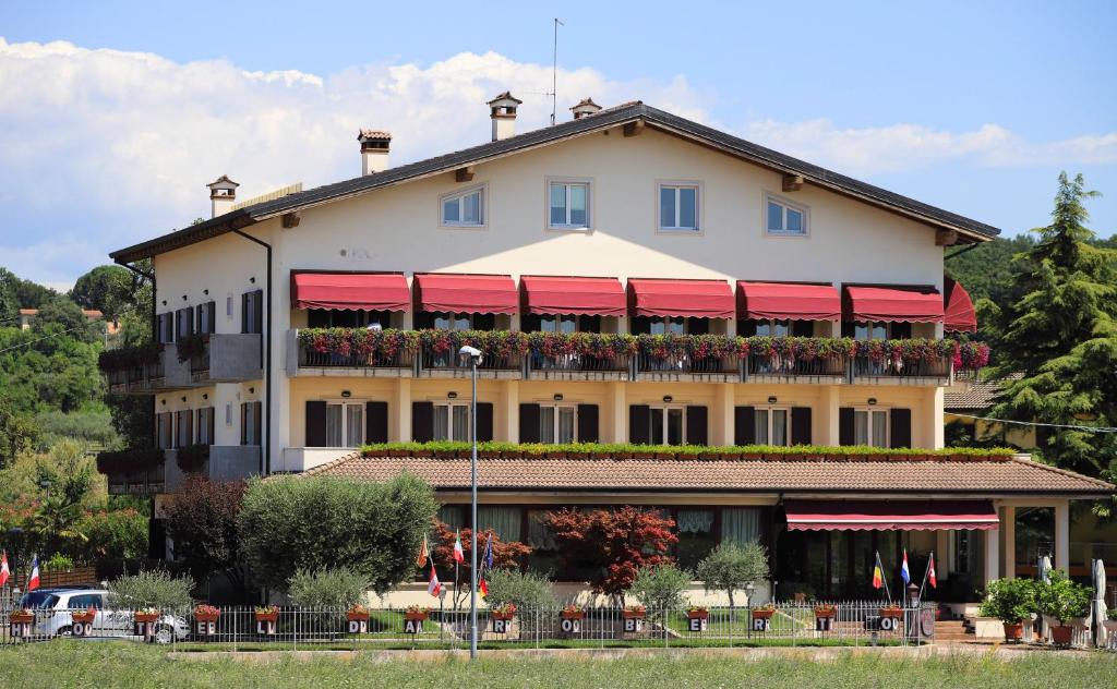 Montioni Hotel | Hotel da Roberto