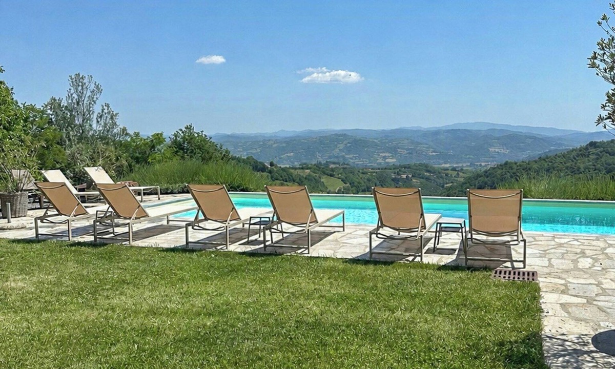 Montabone House | House with sweeping vineyard views in Piedmont