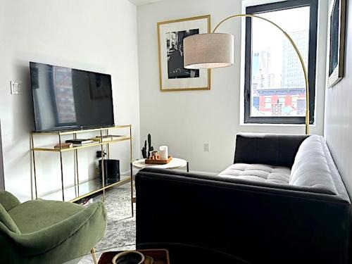 Little Italy Apartment | Huge Modern 2 bedroom in Little Italy