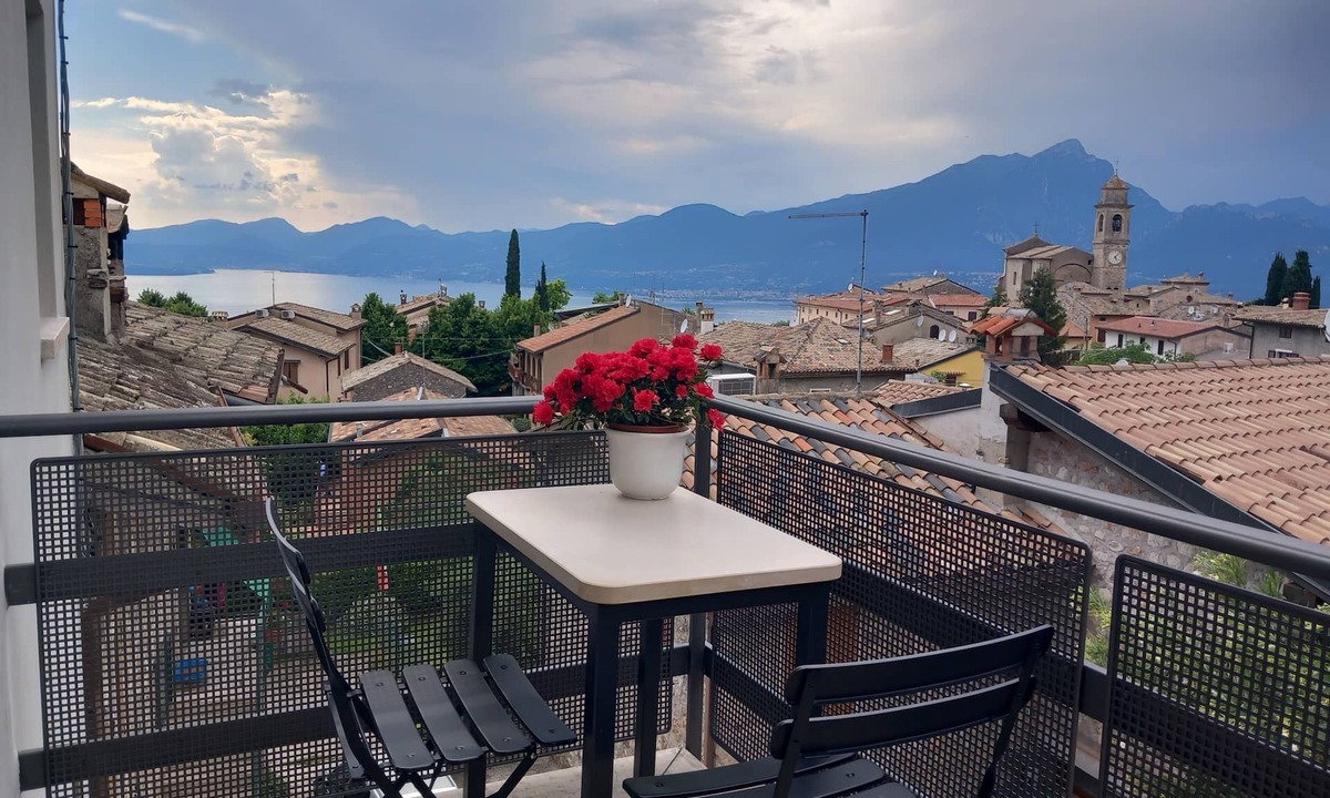 Albisano Apartment | Casa Maria, Nuovo Appartamento con Vista Lago