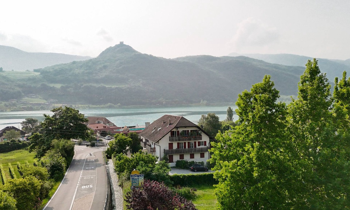 Seestrasse Apartment | 700B Apartments Am See