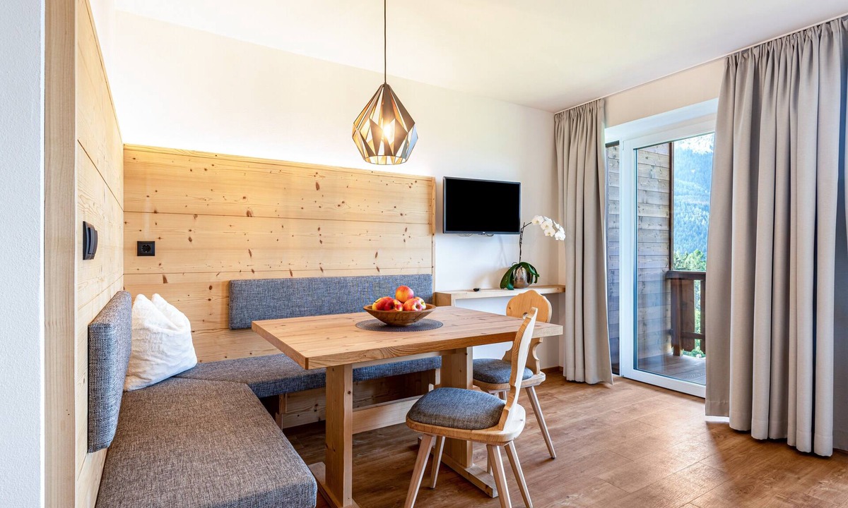 Castelrotto Apartment | Apartment “Haus Lohengrin - Ferienwohnung 4” with Mountain View, Wi-Fi, Balcony & Garden