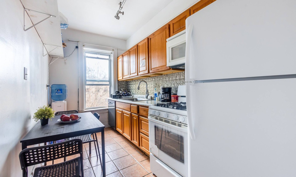 Crown Heights Hostel | KLO Guest House