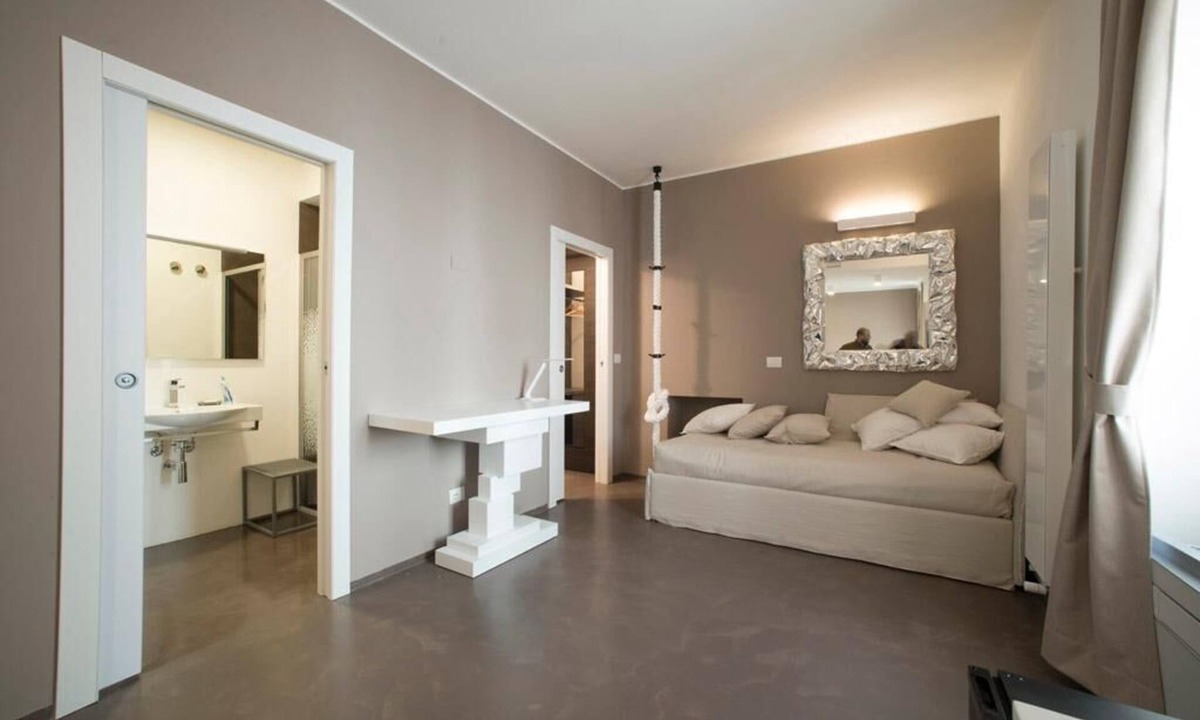 Zona Risorgimento House | L'Ottava GuestHouse