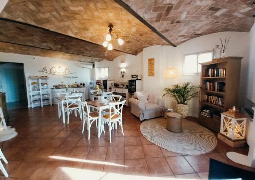 Portile House | La Corte Country Rooms