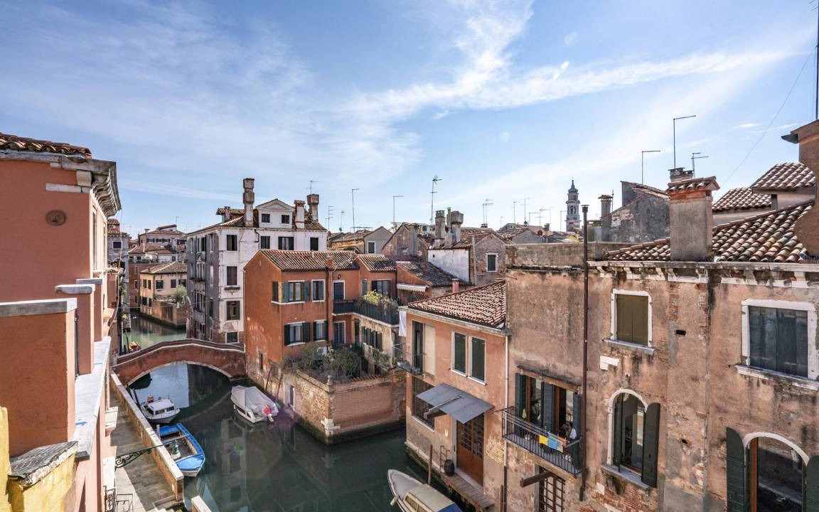 Cannaregio Apartment | La Dimora di Sant'Andrea Canal View