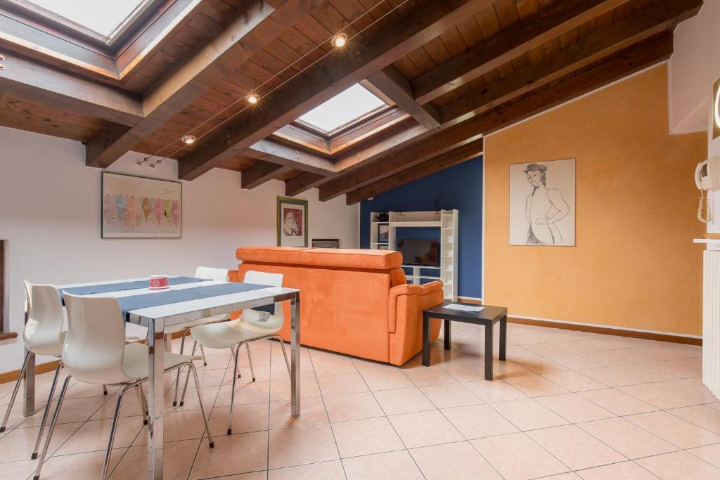 Est Apartment | La Mansarda di Giulietta