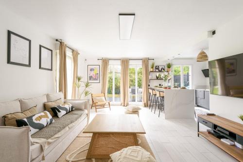 Magny-le-Hongre House | La Villa Nova Pomponne - 3 chambres et jardin