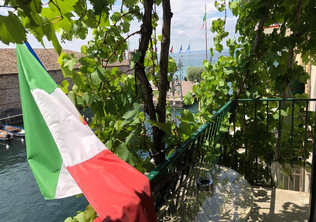 Lazise Old Town Apartment | Lacisivm Lake View