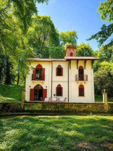Sant'Agostino Villa | Lake House by Veneto Villa