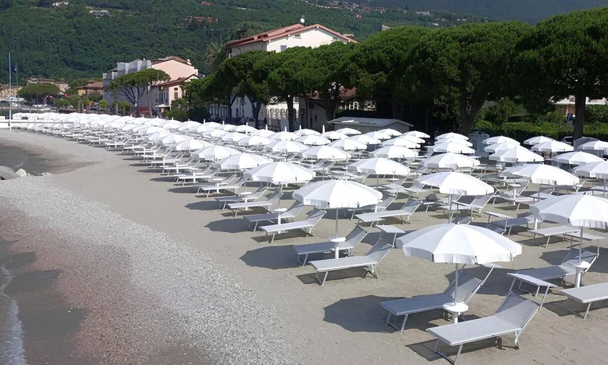 Toscolano Maderno Villa | "Lake House" Charming Villa just 50 meters from the lake and sandy beach