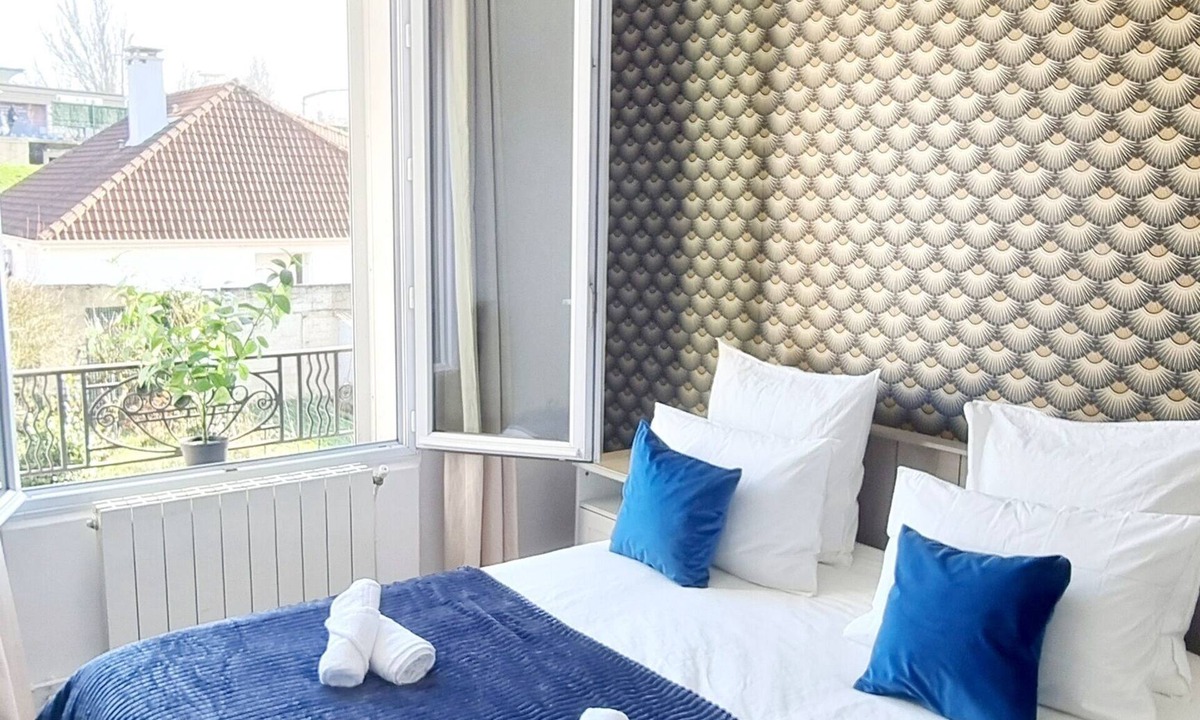 Antony Apartment | Large 2-room apartment - Paris & Orly Airport 15 min away + Parc de Sceaux 1 min away