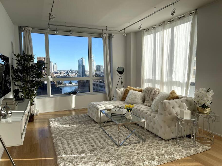 Hell's Kitchen Apartment | Large 3 bedroom 2 Blocks from Times Square
