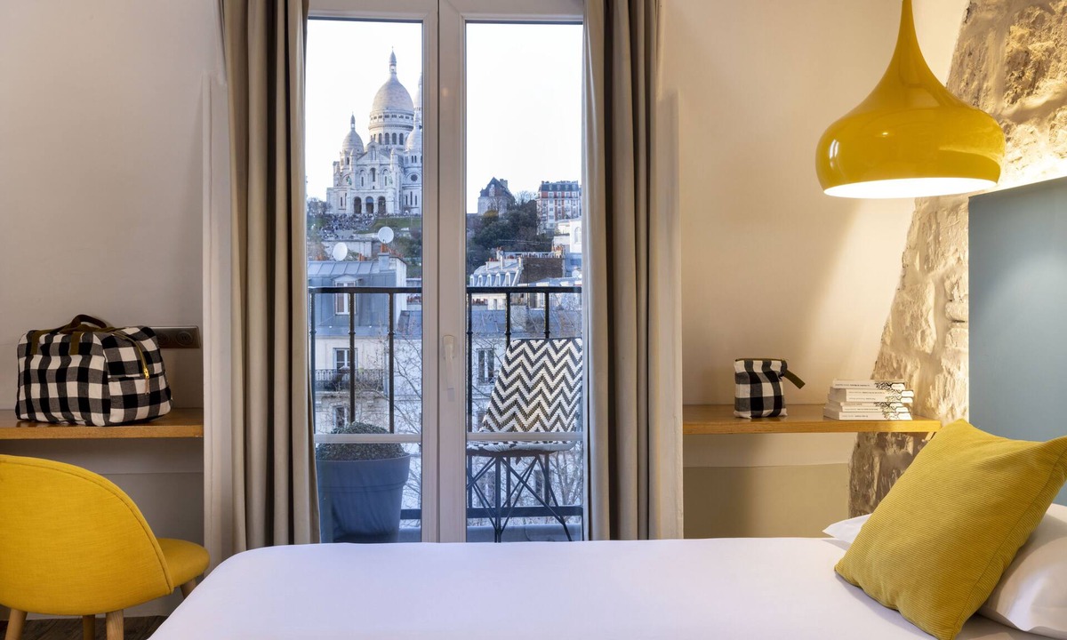 Quartier de Rochechouart Hostel | Le Régent Montmartre by Hiphophostels