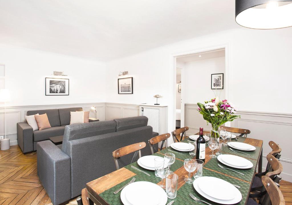 Quartier de Rochechouart Apartment | LivinParis - Luxury 4 Bedrooms Opera Lafayette II