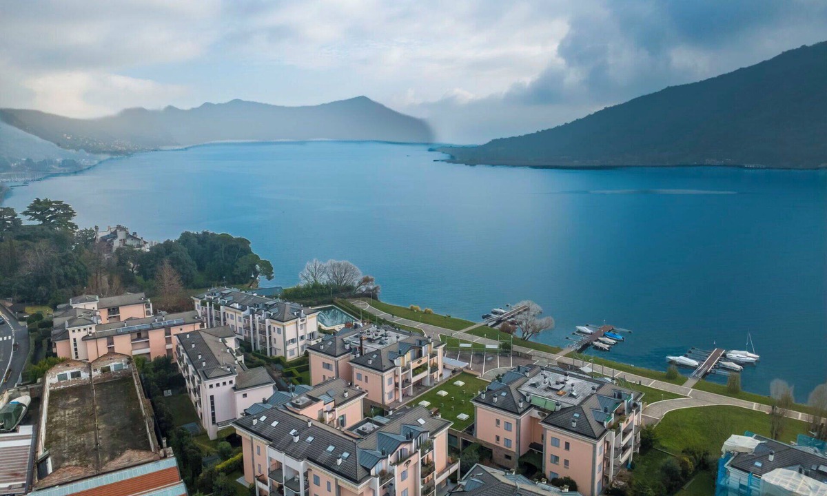 Sarnico Apartment | Lovely apartment for 4 people with WIFI, A/C, TV and terrace
