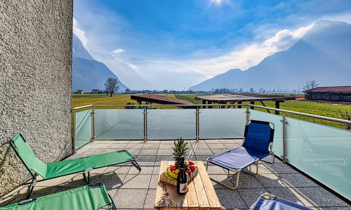 Valtellina Apartment | Lovely apartment in Samolaco with WiFi