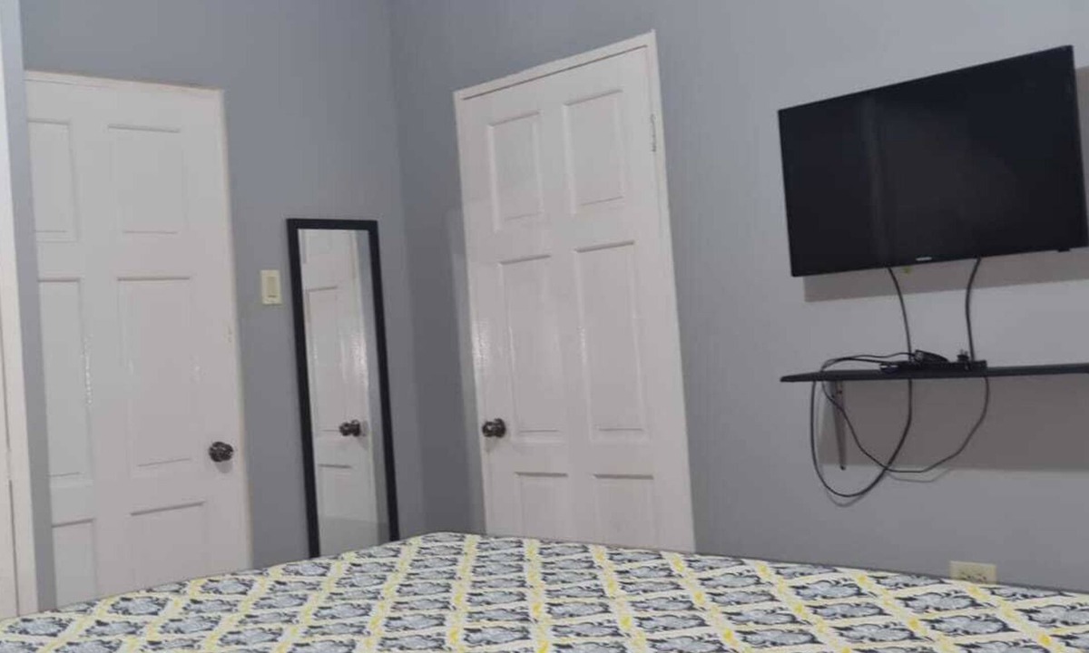 Kingston Apartment | Lovely One bedroom Apartment/Condo in Kingston.