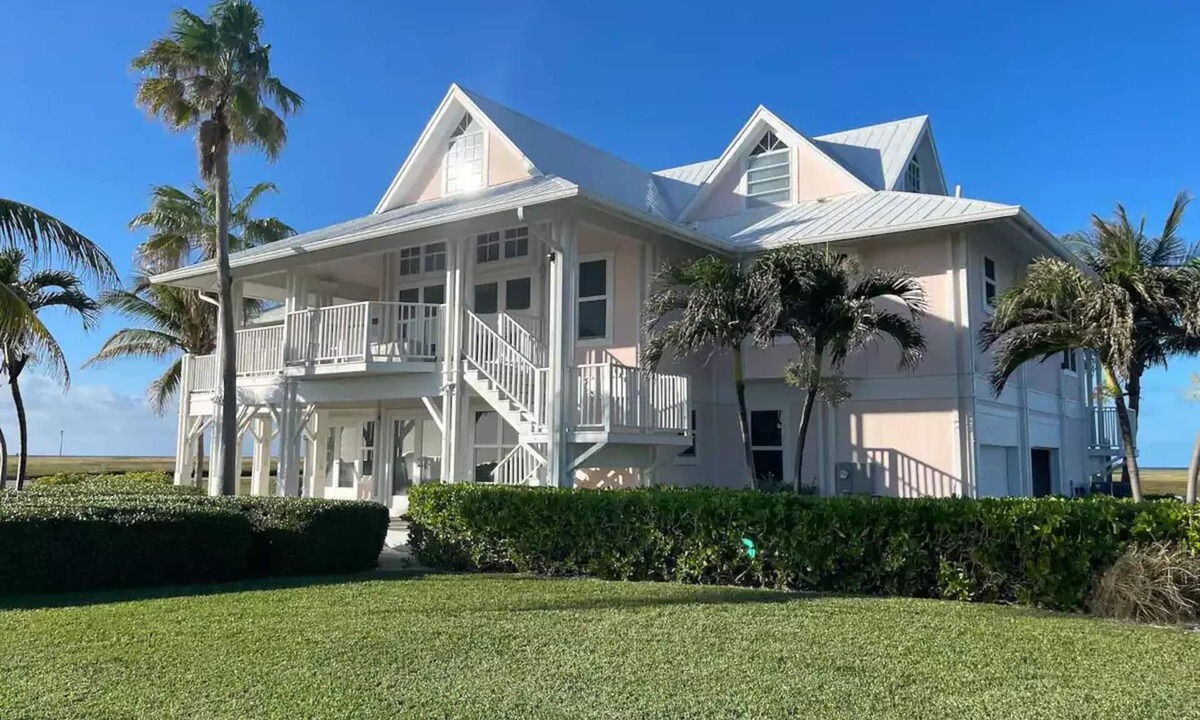 West End House | Lux House West End, Old Bahama Bay Resort