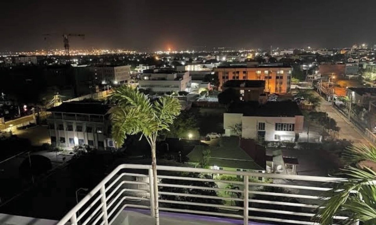 Eden Gardens Apartment | Luxurious 1-bedroom apartment in amazing Kingston with WiFi, AC, rooftop pool.