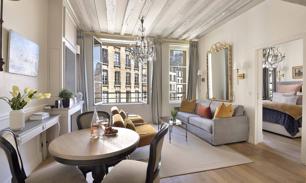 Paris City Center Apartment | Luxurious Parisian Perfection - Île de la Cité-Notre Dame-Cafes