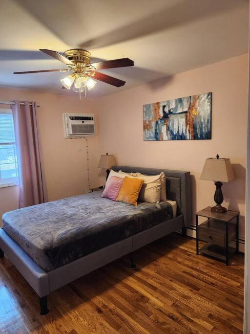 East New York Apartment | Luxury Colorful 3 Bd Unit 1 10 Mins From JFK