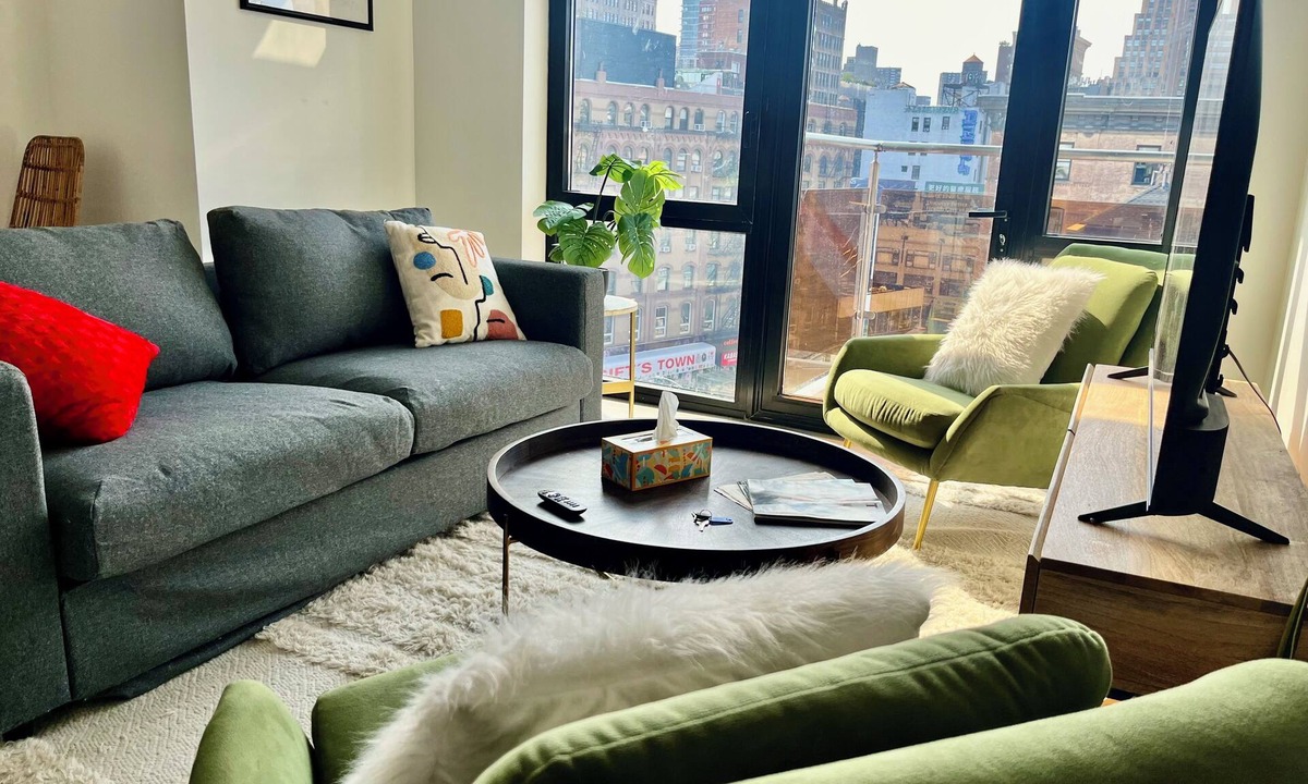 Lower East Side Apartment | Luxury in Little Italy: private balcony