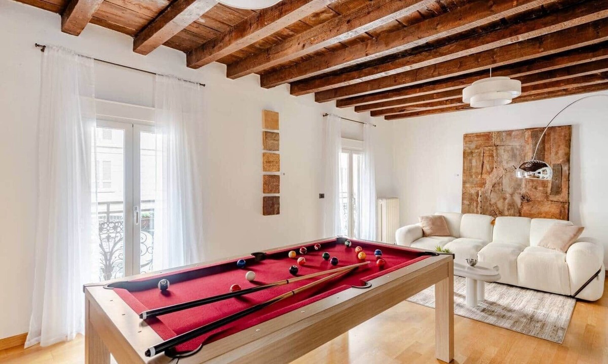 Isola Apartment | Luxury Stay Isola with Billiards & Ping Pong