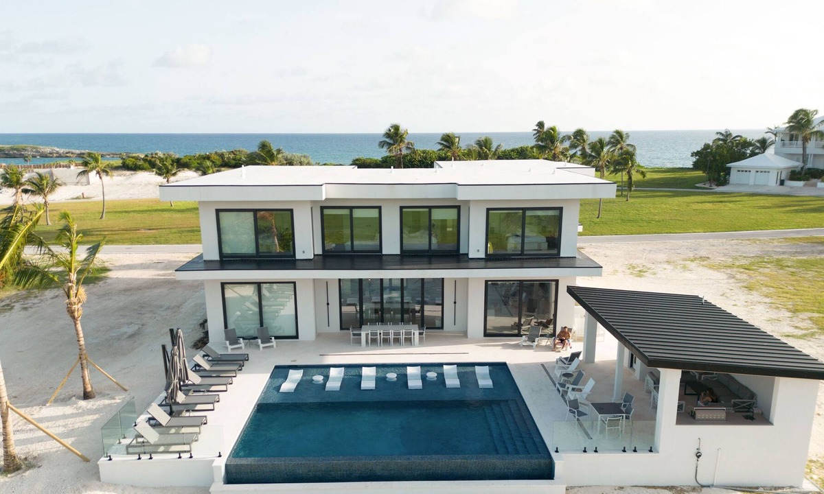 Rokers Point Villa | Luxury Villa! Includes Full Concierge! 4-Bedroom Option