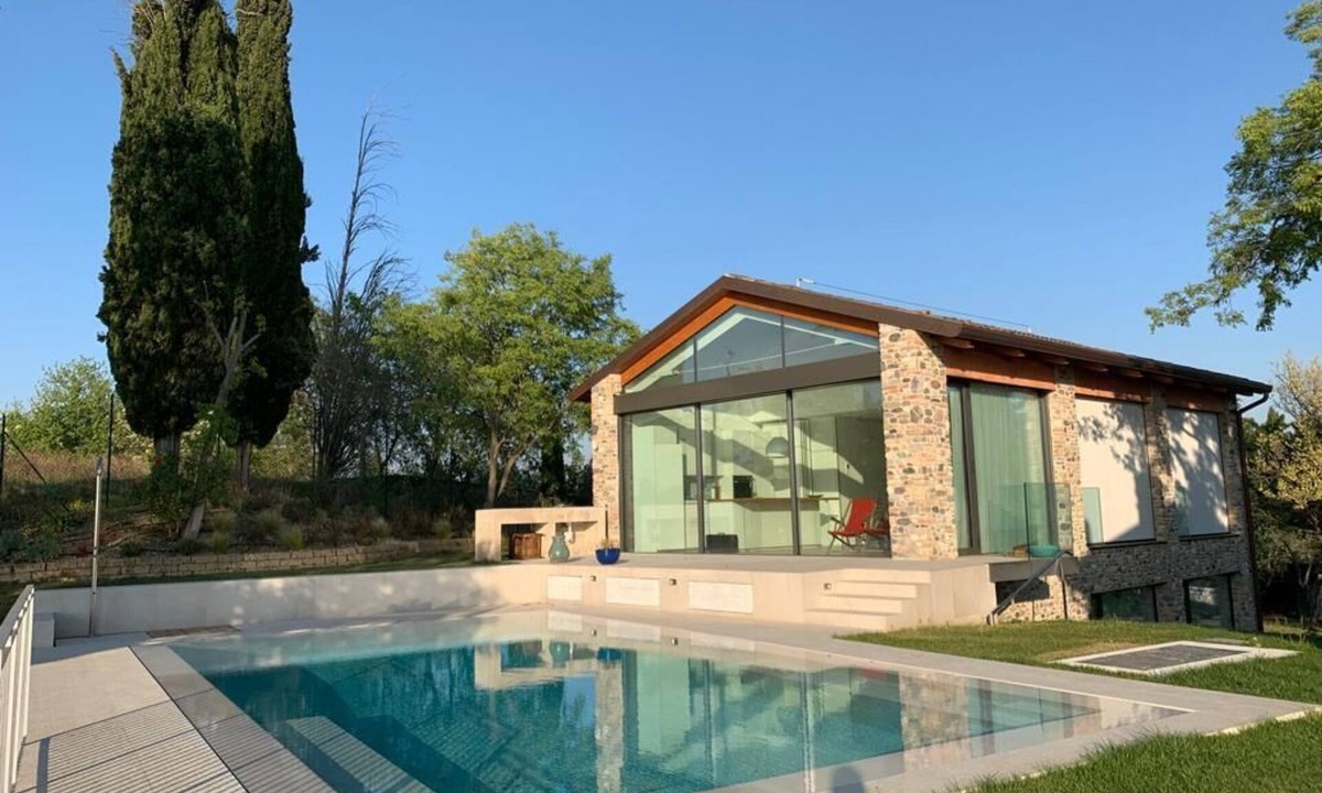 Montioni Villa | Magnificent villa with swimming pool. Breathtaking lake view