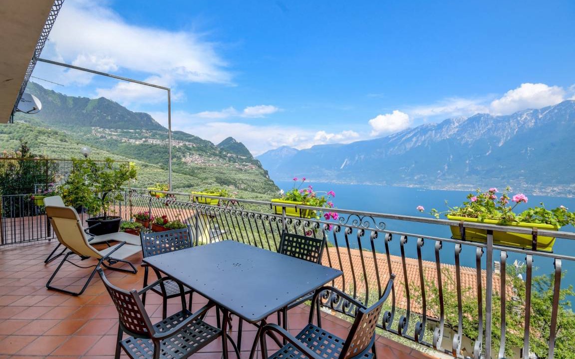 Tignale Apartment | Mandorla with stunning lake view