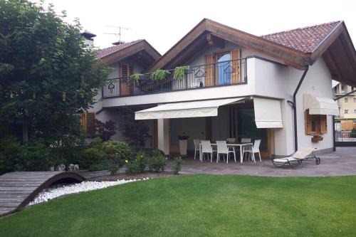 Baselga di Pine Apartment | Mansarda con terrazzo e giardino Altopiano di Piné