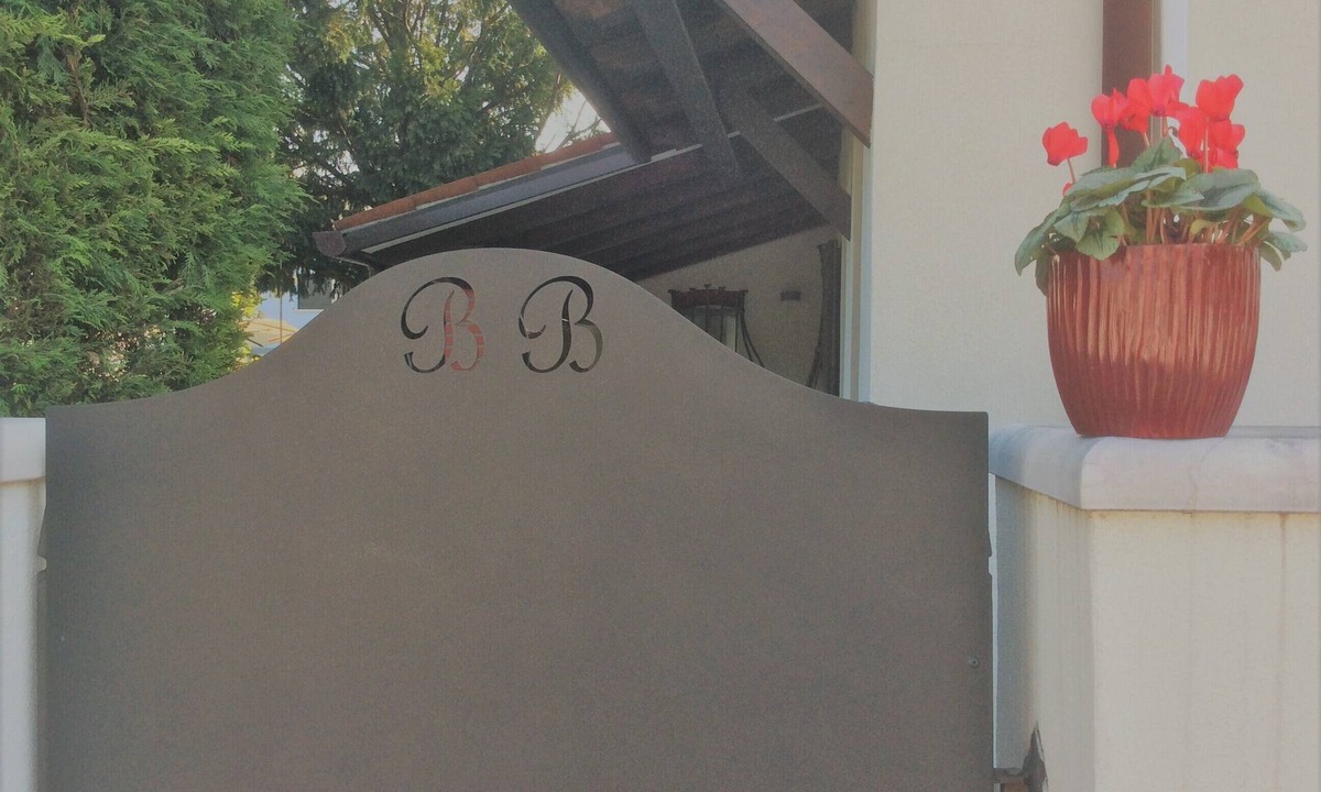 Olmo di Mira House | Mariposa's Home. House with garden, excellent for those looking for a relaxing stay.