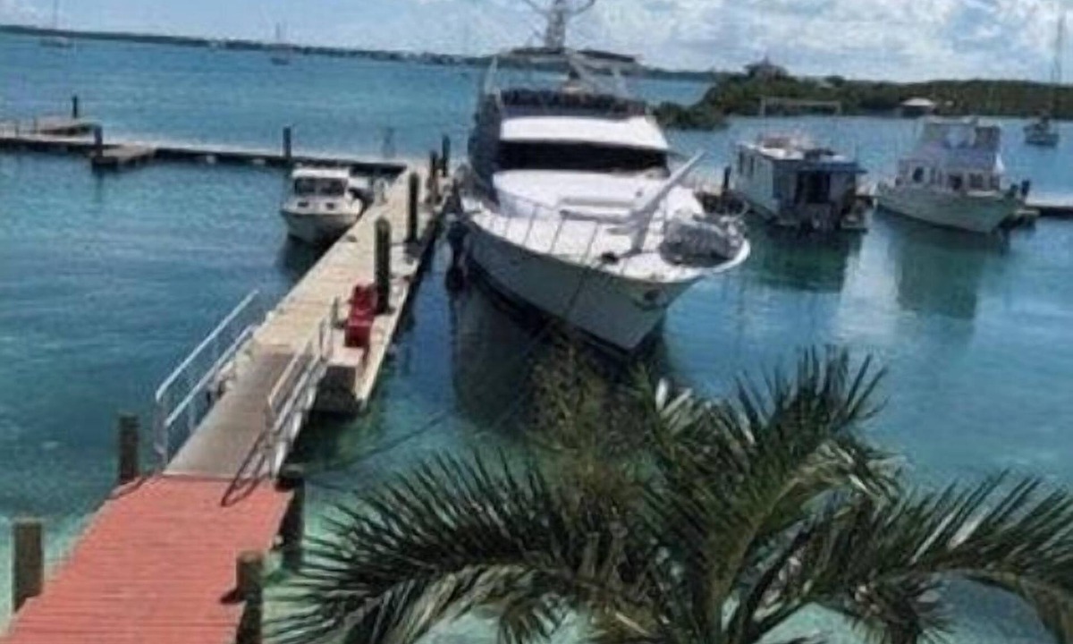 Stocking Island Boat Rental | Mega Yacht