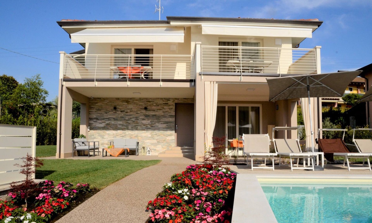 Lazise Apartment | "MELOGRANO" Charming Apartment with Pool in Lazise on Lake Garda.