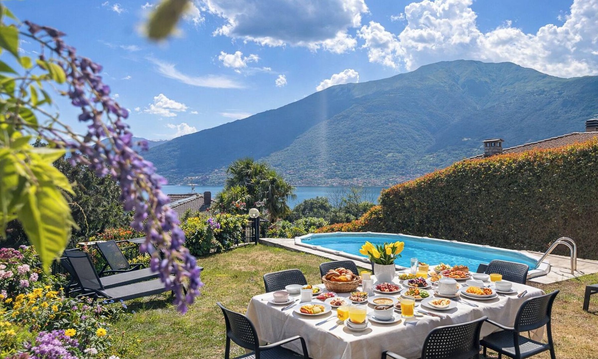 Olgiasca Apartment | Mimosa I Panoramic Balcony Holiday Apartment with Pool