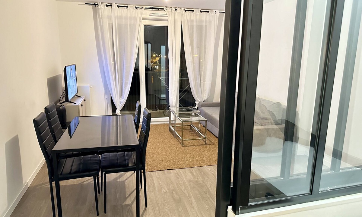 Gagny Condo | Modern 3-room apartment with parking in Gagny