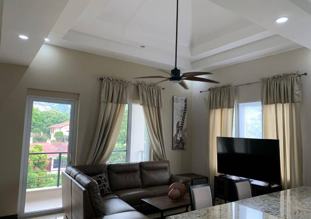 Eastwood Park House | Modern Kingston Sunny View Vacation Home 3