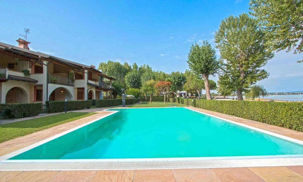 San Benedetto di Lugana Apartment | My Sirmione Beach Apartment Superior