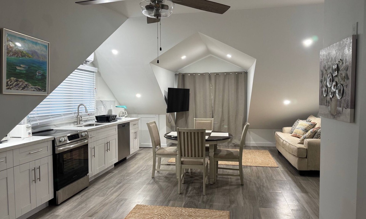 Nassau Apartment | Nassau Hideaway: Steps away from the beach, Down Town, Cable Beach, PI & more.